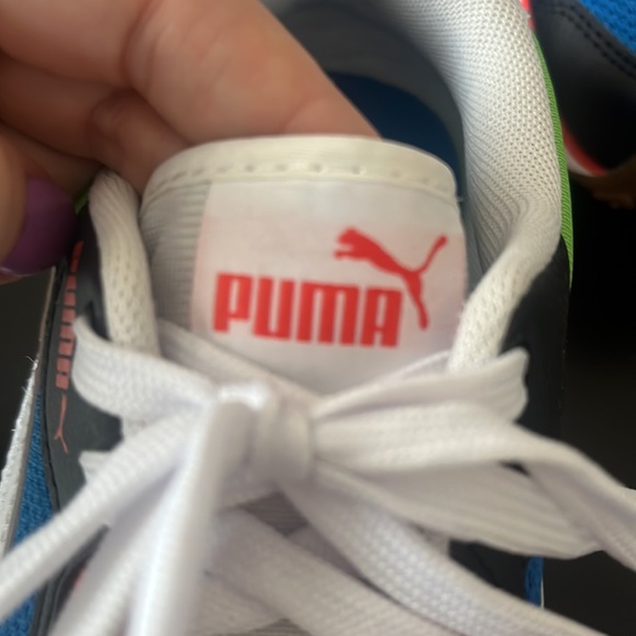 Size 6 NWOT PUMA size 6 sneakers - Picture 5 of 10